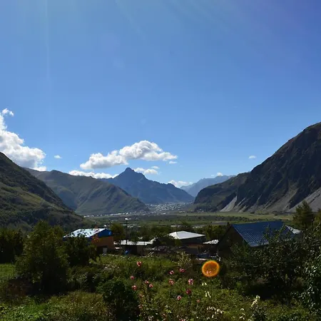 Ekaterine Guest House Kazbegi Exterior photo
